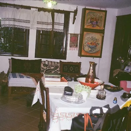 Studio On The Square * Argalastí
